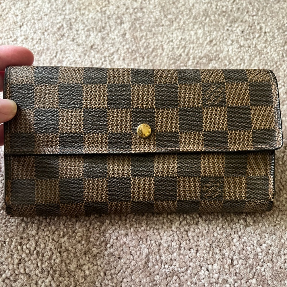 Louis Vuitton Damier Long Wallet, authentic, EUC